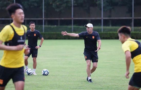 同时，本轮比赛过后，那不勒斯将会迎来欧冠小组赛最关键的一场赛事，毕竟布拉加还是有机会令那不勒斯面临淘汰的危险，所以为了力保欧冠名额，他们恐怕也只能在联赛中有所保留了。